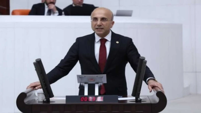 CHP&rsquo;li Gen&ccedil;: "Bu &uuml;lkede gelirle değil, bor&ccedil;la hayatta kalınıyor" 