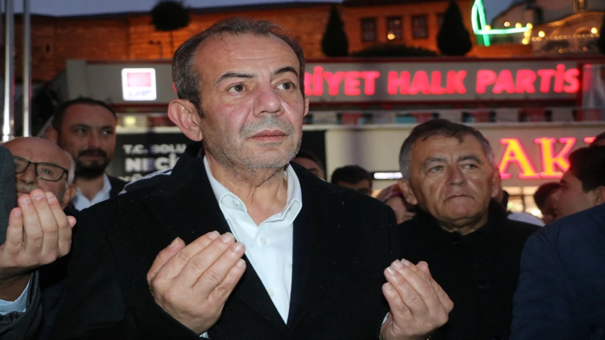 CHP’li Tanju Özcan dualarla Umre’ye uğurlandı 