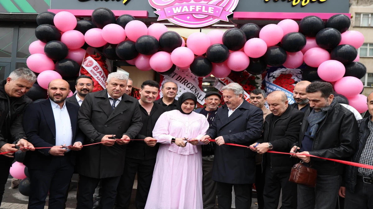 Cindy Waffle hizmete a&ccedil;ıldı! 