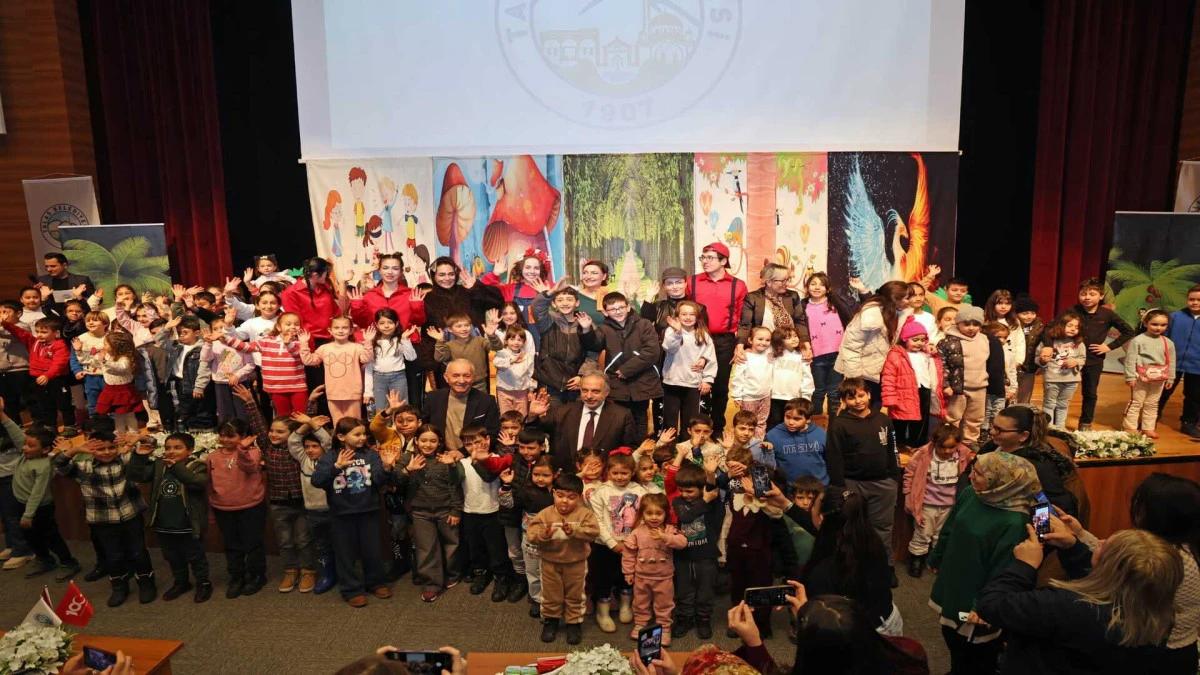 &Ccedil;ocukların 'Başkan Amca'sından Unutulmaz Karne Hediyesi 