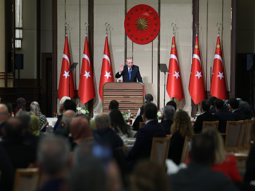 CUMHURBAŞKANI ERDOĞAN: '85 MİLYONUN HUZURU VE ESENLİĞİ İÇİN GAYRET GÖSTERİYORUZ'