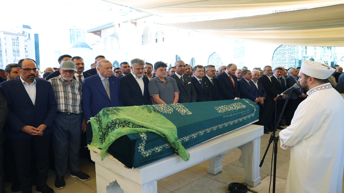 Cumhurbaşkanı Erdoğan, AK Parti Milletvekili &Ouml;nen&rsquo;in kızının cenazesine katıldı 