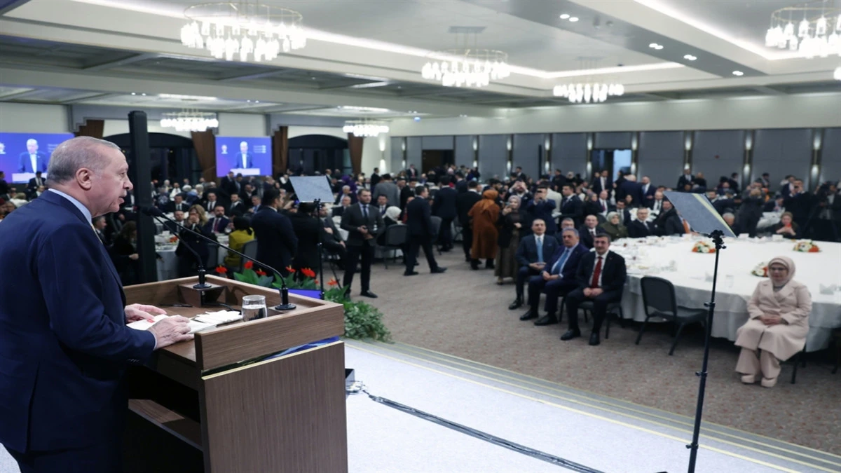 Cumhurbaşkanı Erdoğan: Bu fırtınalı sulardan &uuml;lkemizi sahil-i selamete &ccedil;ıkartacağız 