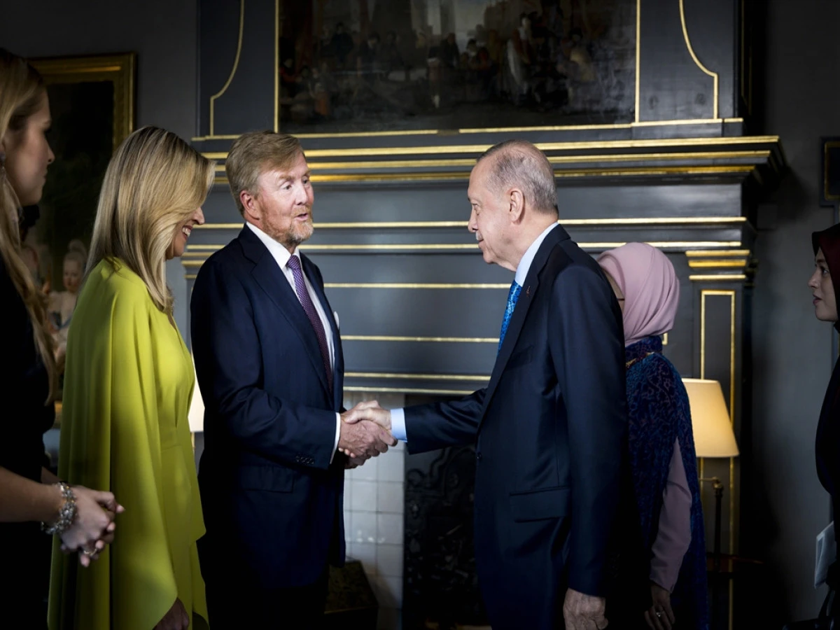Cumhurbaşkanı Erdoğan, Hollanda Kralı ve Kraliçesi’nin ev sahipliğinde düzenlenen akşam yemeğine katıldı 