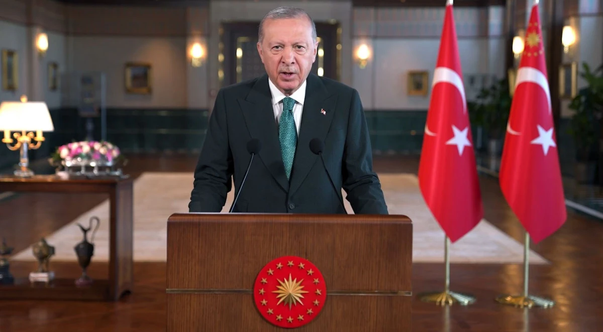 Cumhurbaşkanı Erdoğan: "İmam hatipler başarı &ccedil;ıtasını s&uuml;rekli daha y&uuml;kseğe taşıyor" 