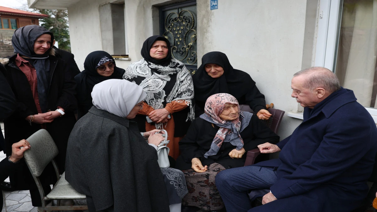 Cumhurbaşkanı Erdoğan, komşularıyla bayramlaştı 