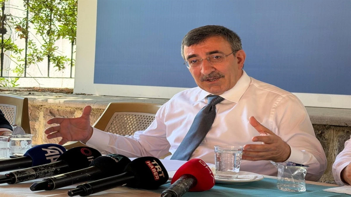 Cumhurbaşkanı Yardımcısı Yılmaz: En d&uuml;ş&uuml;k emekli maaşında Meclis'imiz gerekli &ccedil;alışmayı yapacaktır 