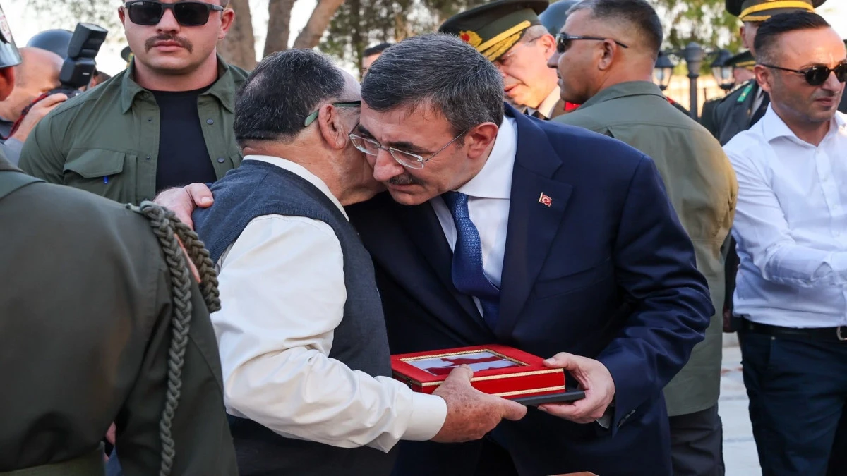 Cumhurbaşkanı Yardımcısı Yılmaz, KKTC'de şehitlikte devlet t&ouml;renine katıldı 