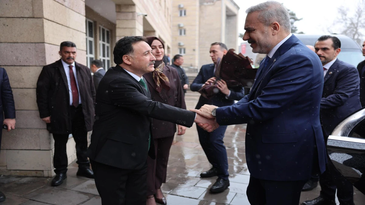 Dışişleri Bakanı Fidan'dan Vali &Ccedil;i&ccedil;ek'e ziyaret! 