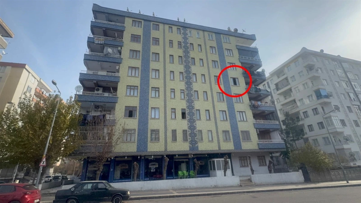 Diyarbakır'da Korkun&ccedil; Olay: Anne 3 Aylık Bebeğini Pencereden Attı! 