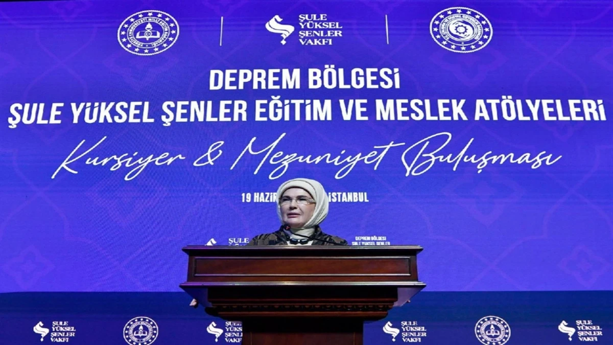 Emine Erdoğan, Şule Y&uuml;ksel Şenler Vakfı'nın &lsquo;Deprem B&ouml;lgesi Kursiyer ve Mezuniyet Buluşması&rsquo;na katıldı 