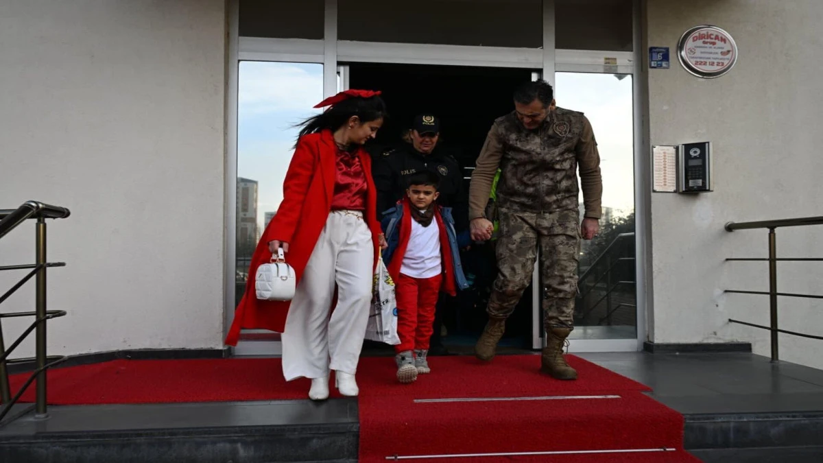 Emniyet M&uuml;d&uuml;r&uuml; Aydın, şehit polis Birol&rsquo;un oğlunu &ouml;ğrenim g&ouml;rd&uuml;ğ&uuml; okula bıraktı! 