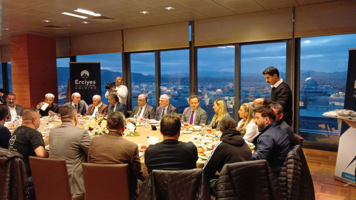 Erciyes Anadolu Holding y&ouml;netimi, basın mensuplarıyla iftarda buluştu! 