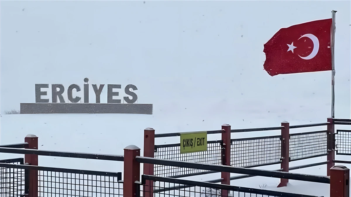 Erciyes Dağı&rsquo;nda kar kalınlığı 3 metreye ulaştı! 