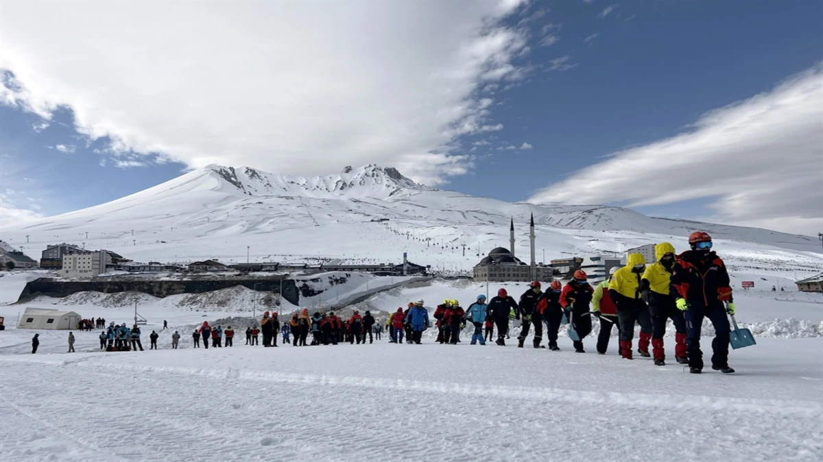 Erciyes Kayak Merkezi'nde 171 Personelin Katılımıyla &Ccedil;ığ Tatbikatı Yapıldı! 