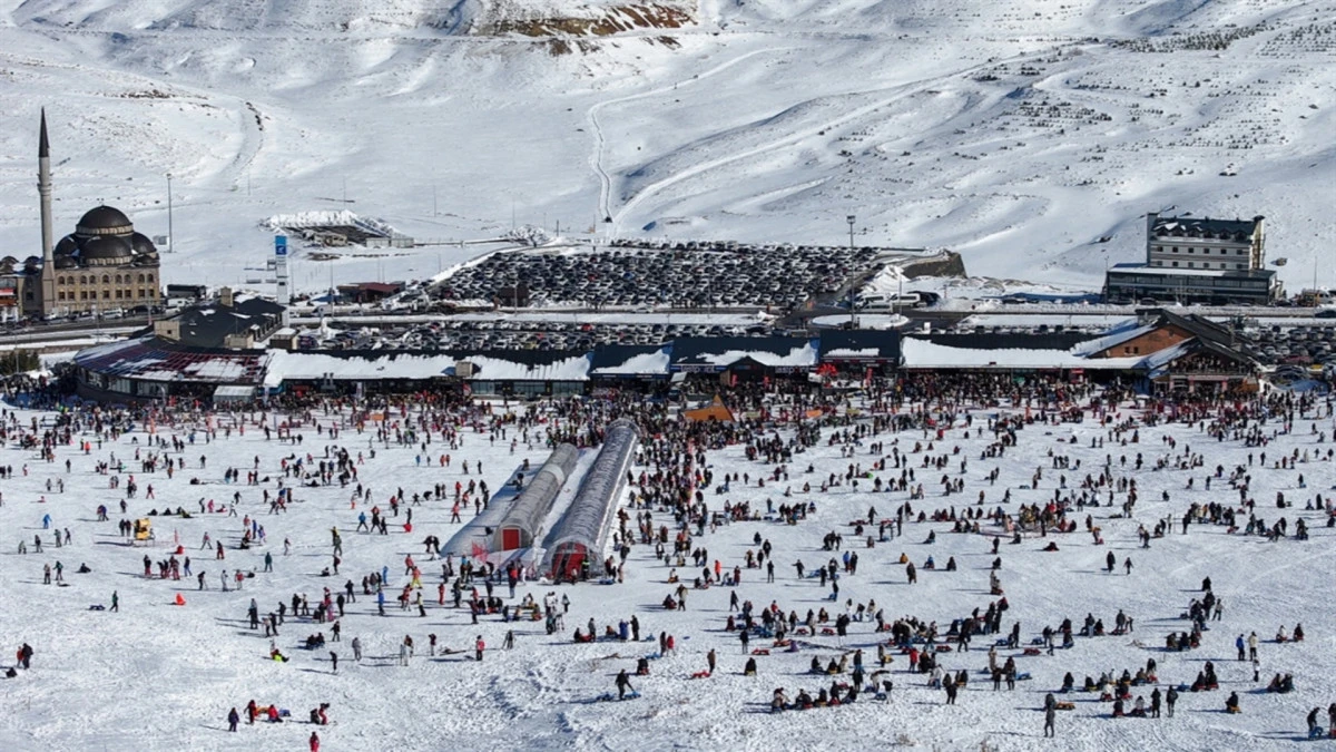 Erciyes Kayak Merkezi&rsquo;ne 20 g&uuml;nde 550 bin ziyaret&ccedil;i 