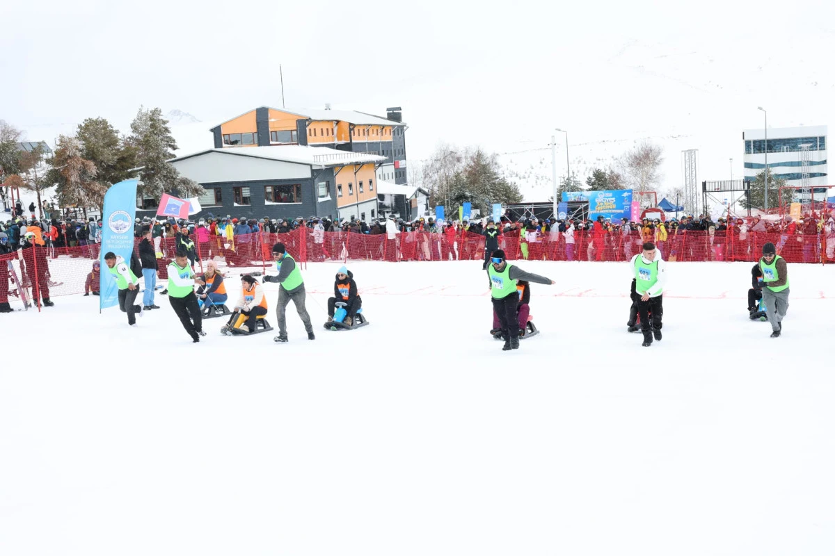 Erciyes&rsquo;te 10. "Artık &Ccedil;ekilmez Oldun" Kızak Yarışması D&uuml;zenlendi 
