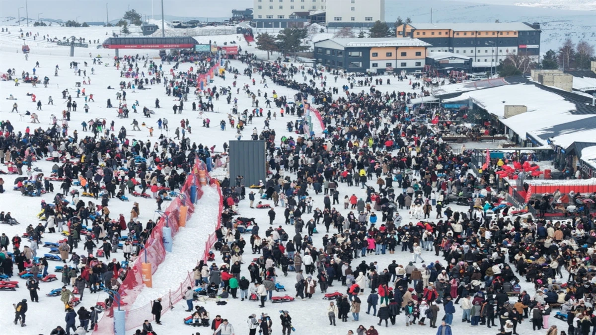 Erciyes'te rekor &uuml;st&uuml;ne rekor! Sadece s&ouml;mestirde ulaşılan rakam şoke etti... İşte detaylar 