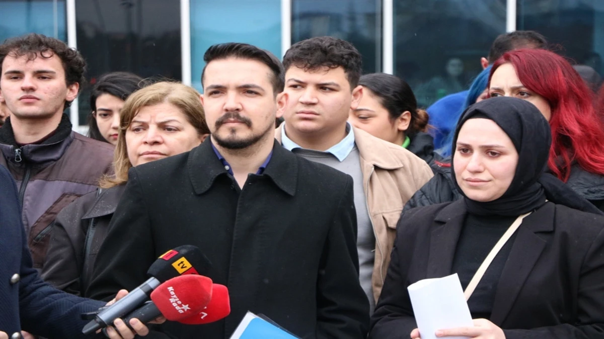 Eski eşinin &uuml;niversite kamp&uuml;s&uuml;nde &ouml;ld&uuml;rd&uuml;ğ&uuml; Meliha i&ccedil;in adliye &ouml;n&uuml;nde a&ccedil;ıklama 