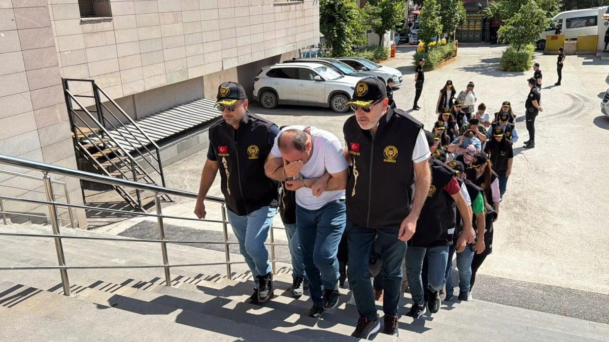 Eskişehir merkezli dolandırıcılık operasyonu; 12 g&ouml;zaltı 