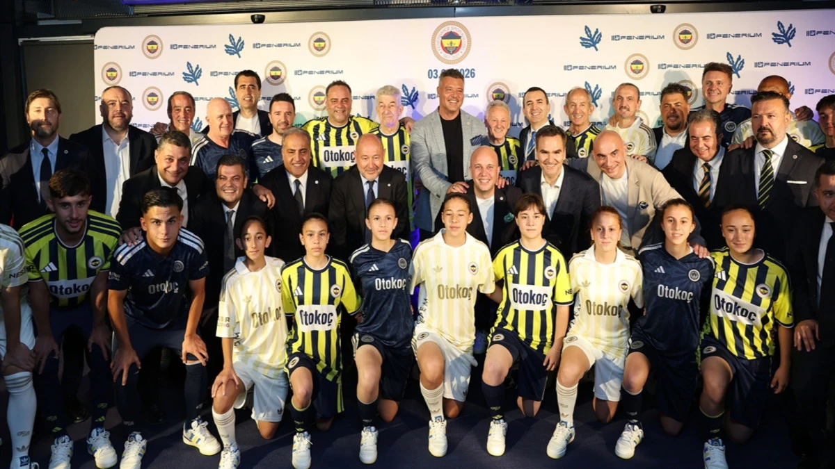 Fenerbah&ccedil;e, 120&rsquo;nci yıla &ouml;zel yeni sezon formalarını tanıttı 