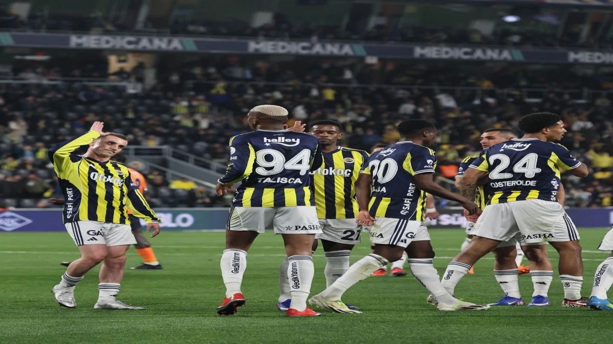 Fenerbah&ccedil;e, evinde 3 puanı 3 golle aldı 