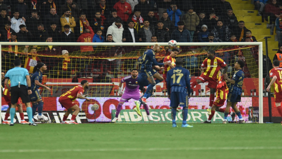 Fenerbah&ccedil;e Kayseri'de Şov Yaptı: 4-0 