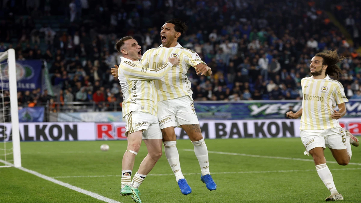 Fenerbah&ccedil;e, Rize deplasmanında 3 puanı 3 golle aldı