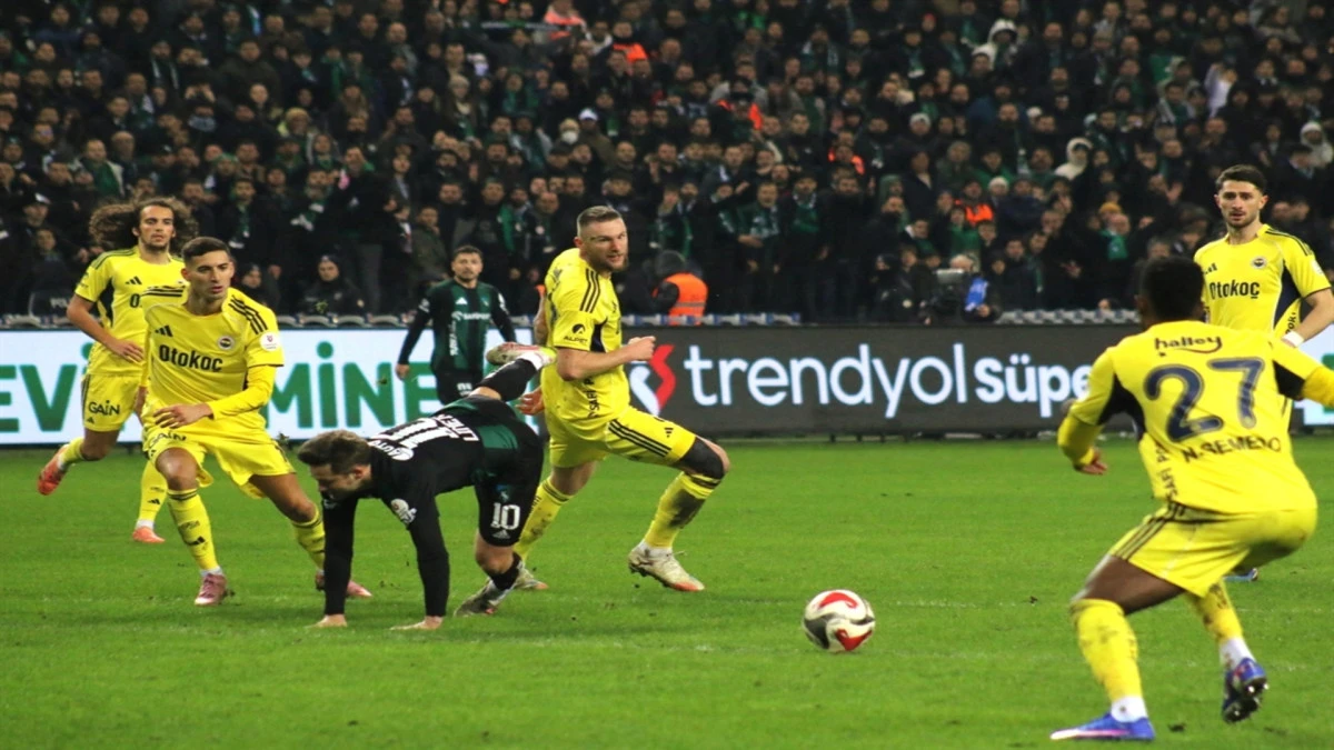 Fenerbah&ccedil;e Takibi S&uuml;rd&uuml;r&uuml;yor: Kocaelispor Engelini 2 Golle Ge&ccedil;ti 