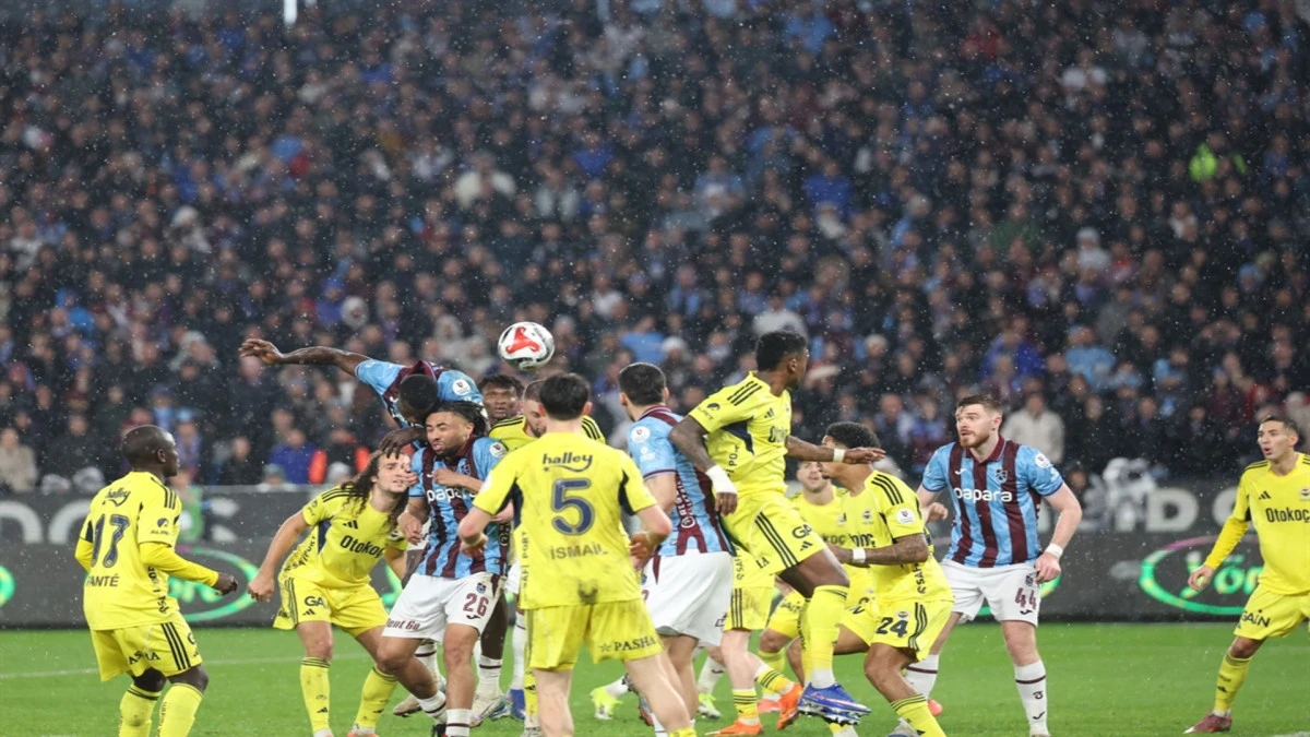 Fenerbah&ccedil;e, Trabzonspor Deplasmanında Son 3 Ma&ccedil;ta Olduğu Gibi 3-2 kazandı! 
