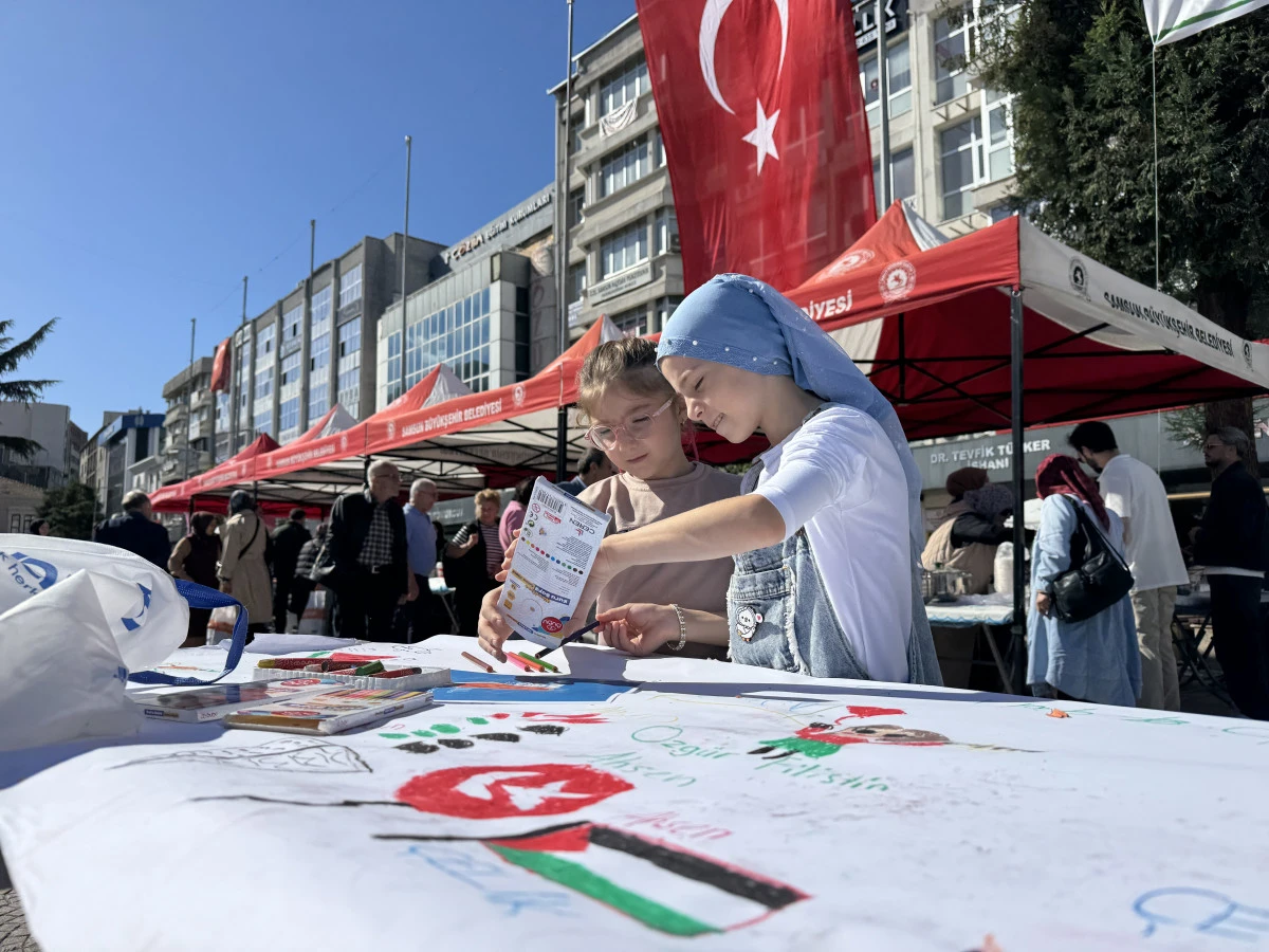 Filistinli &ccedil;ocuklar i&ccedil;in resim &ccedil;izdiler 