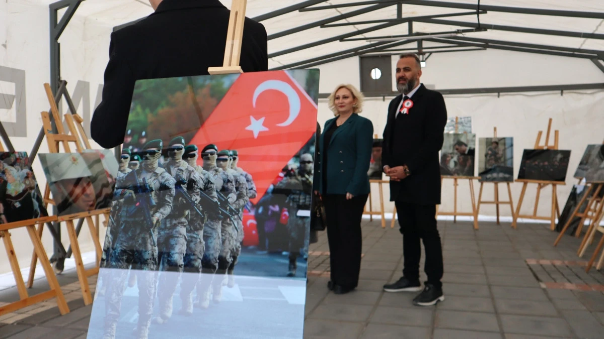 Fotoğraf Sanat&ccedil;ısı Caner Yılmaz&rsquo;ın Kadrajından T&uuml;rk Polisi: &lsquo;G&uuml;venin Kalbine Yolculuk&rsquo;