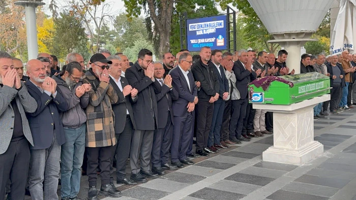GAZETECİ AĞAŞE KARDEŞLERİN ANNESİ SON YOLCULUĞUNA UĞURLANDI 