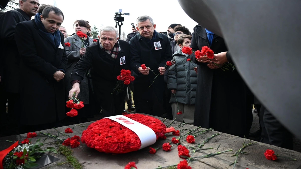 Gazeteci Uğur Mumcu, bombalı saldırıya uğradığı sokakta anıldı! 
