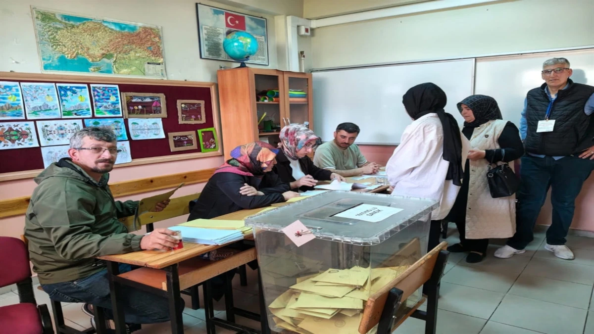 G&uuml;m&uuml;şhane&rsquo;nin Tekke beldesinde 2 bin 969 se&ccedil;men sandık başında 