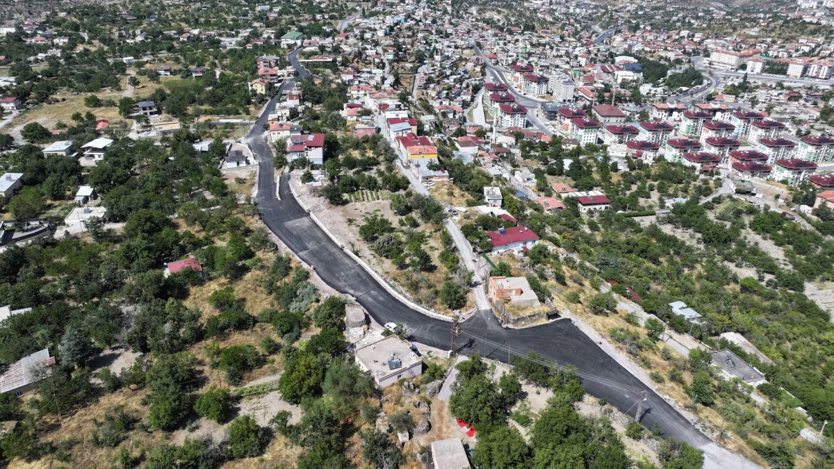 Hacılar'da &Ccedil;arık Caddesi Yenilendi, 1.450 Ton Asfalt Serildi 