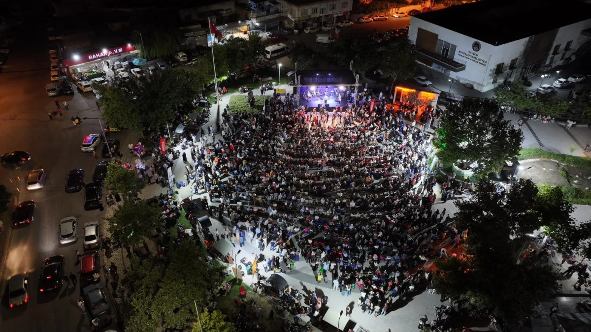 Hacılar&rsquo;da t&uuml;rk&uuml;ler g&ouml;n&uuml;llere, halaylar meydana taştı  