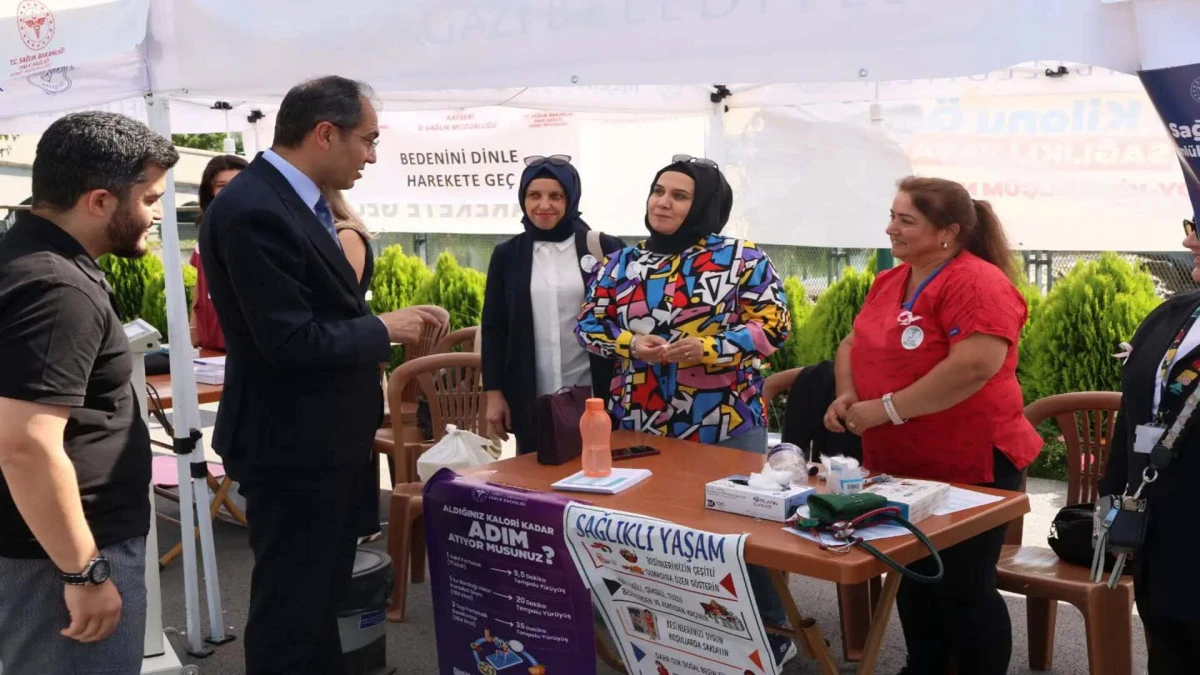 Halk Sağlığı Haftası&rsquo;nda vatandaşlara sağlık bilgilendirmesi