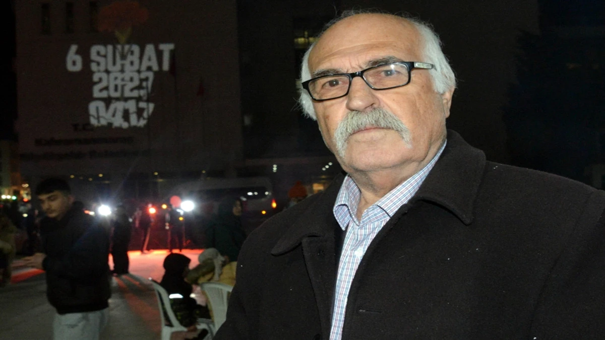 Herkes "Kim bu şof&ouml;r?" demişti: Kadranı neden pe&ccedil;eteyle kapattığını ilk kez a&ccedil;ıkladı! 