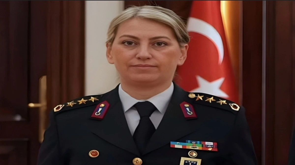İlk Kadın İl Jandarma Komutanı Tuğgeneral Oldu 
