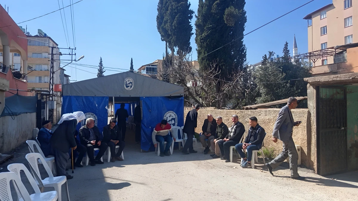 İran'da aracına İsrail f&uuml;zesi isabet eden T&uuml;rk TIR şof&ouml;r&uuml; kurtarılamadı 