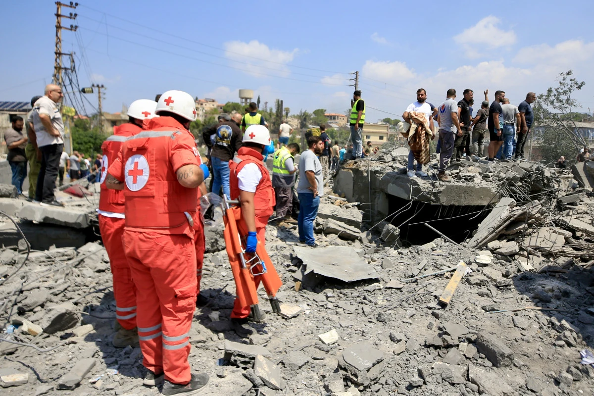İsrail'in L&uuml;bnan'a saldırılarında Ekim 2023'ten bu yana can kaybı 8 bin 915'e y&uuml;kseldi 