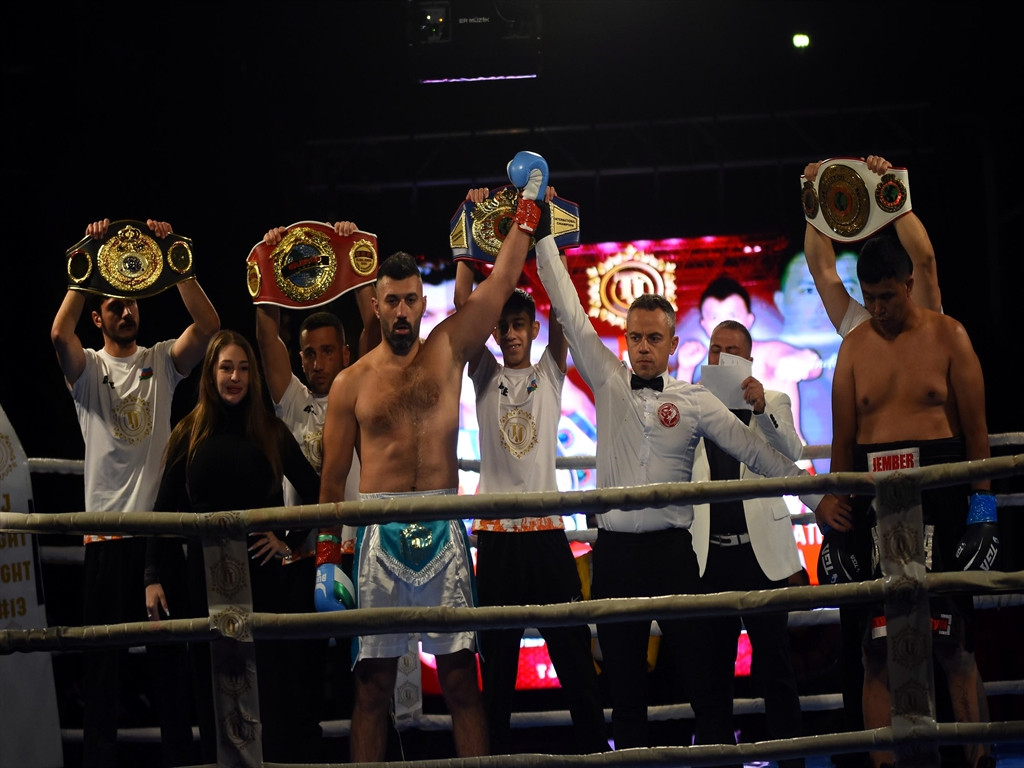 İzmir'de boks şöleni nefes kesti! 