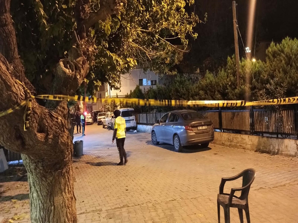 İzmir'de polis ekibine silahlı saldırı: 2'si ağır 3 yaralı 
