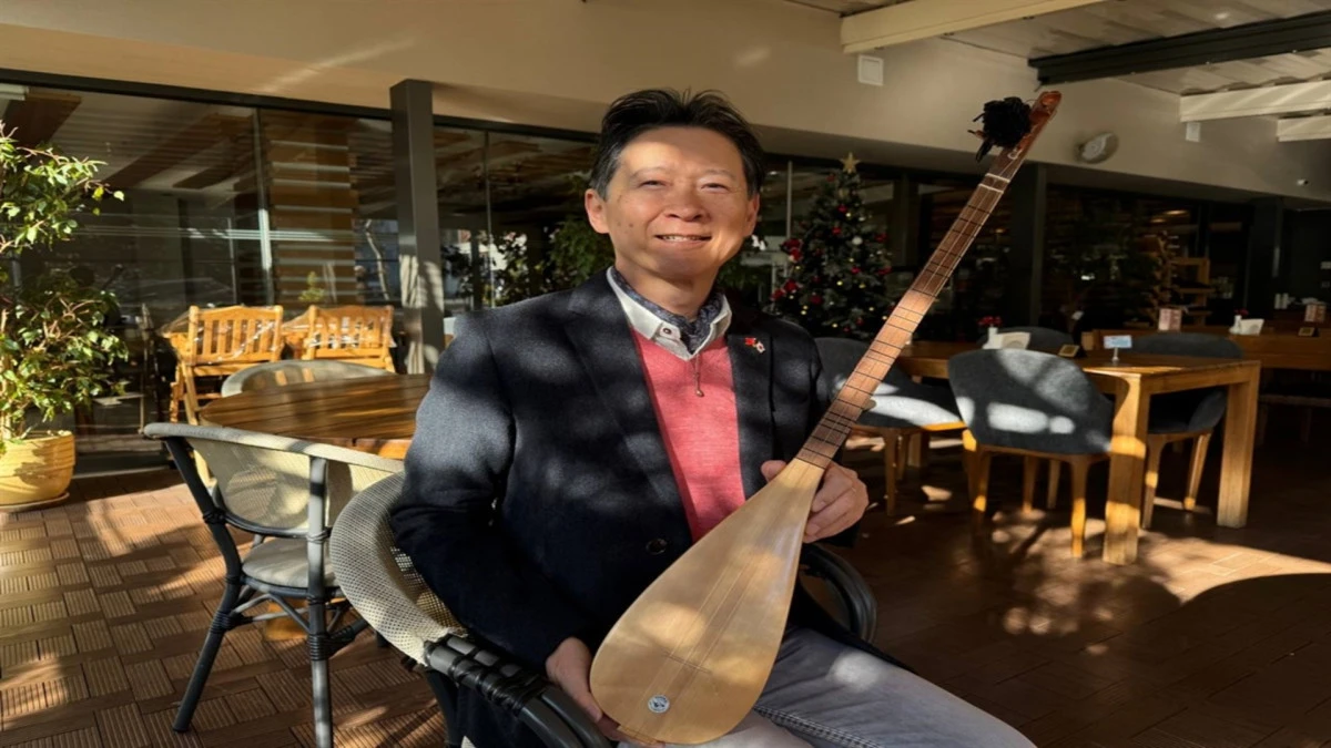 Japon sanat&ccedil;ı, 12 bin 500 kilometreden bağlama tutkusu i&ccedil;in T&uuml;rkiye&rsquo;ye geliyor 