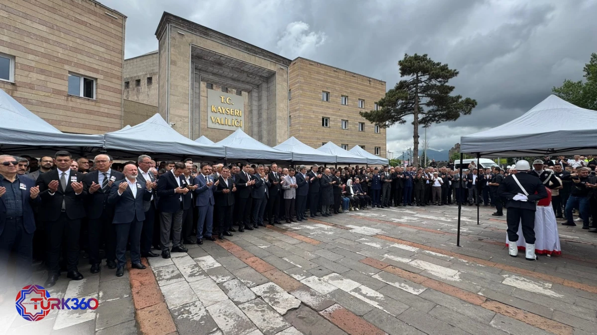 Kalp krizinden hayatını kaybeden Vali Yardımcısı Şenol Esmer i&ccedil;in t&ouml;ren d&uuml;zenlendi 