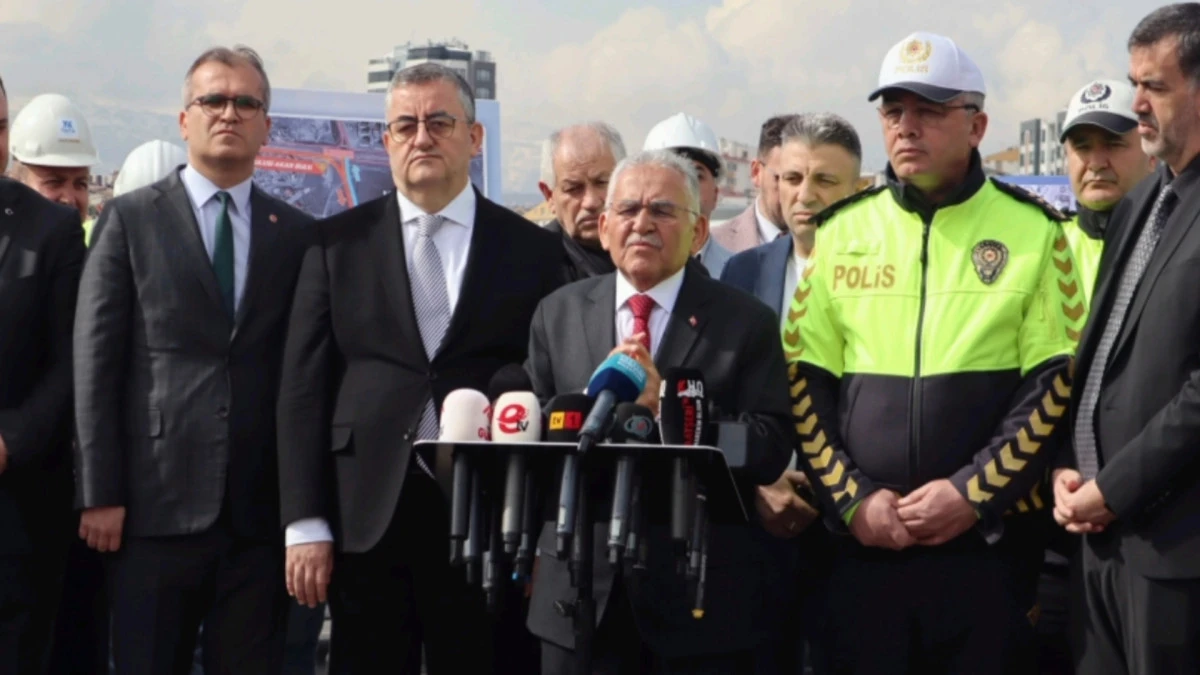 Başkan B&uuml;y&uuml;kkılı&ccedil;'tan Ulaşım Atağı: Kartal Kavşağı Modernize Ediliyor 