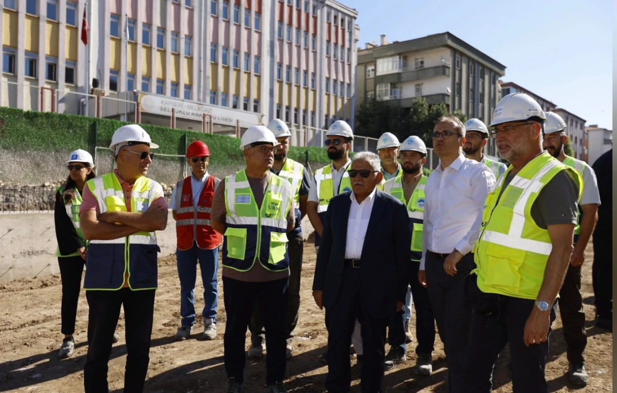 Kartal Kavşağı&rsquo;nda İncelemelerde Bulunan B&uuml;y&uuml;kkılı&ccedil;: &ldquo;Y&uuml;zde 40&rsquo;ların &Uuml;zerine &Ccedil;ıkmış Durumdayız&rdquo; 