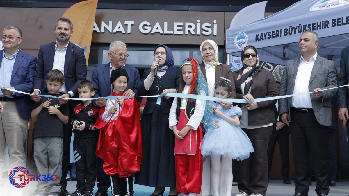 KAYMEK&rsquo;in Bin 200 Eserlik Yıl Sonu Sergisi A&ccedil;ıldı 