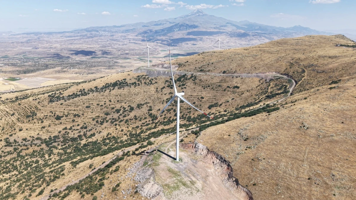 Kayseri B&uuml;y&uuml;kşehir&rsquo;in R&uuml;zg&acirc;rg&uuml;lleri Ulaşımı Yeşil Enerjiyle Buluşturuyor 